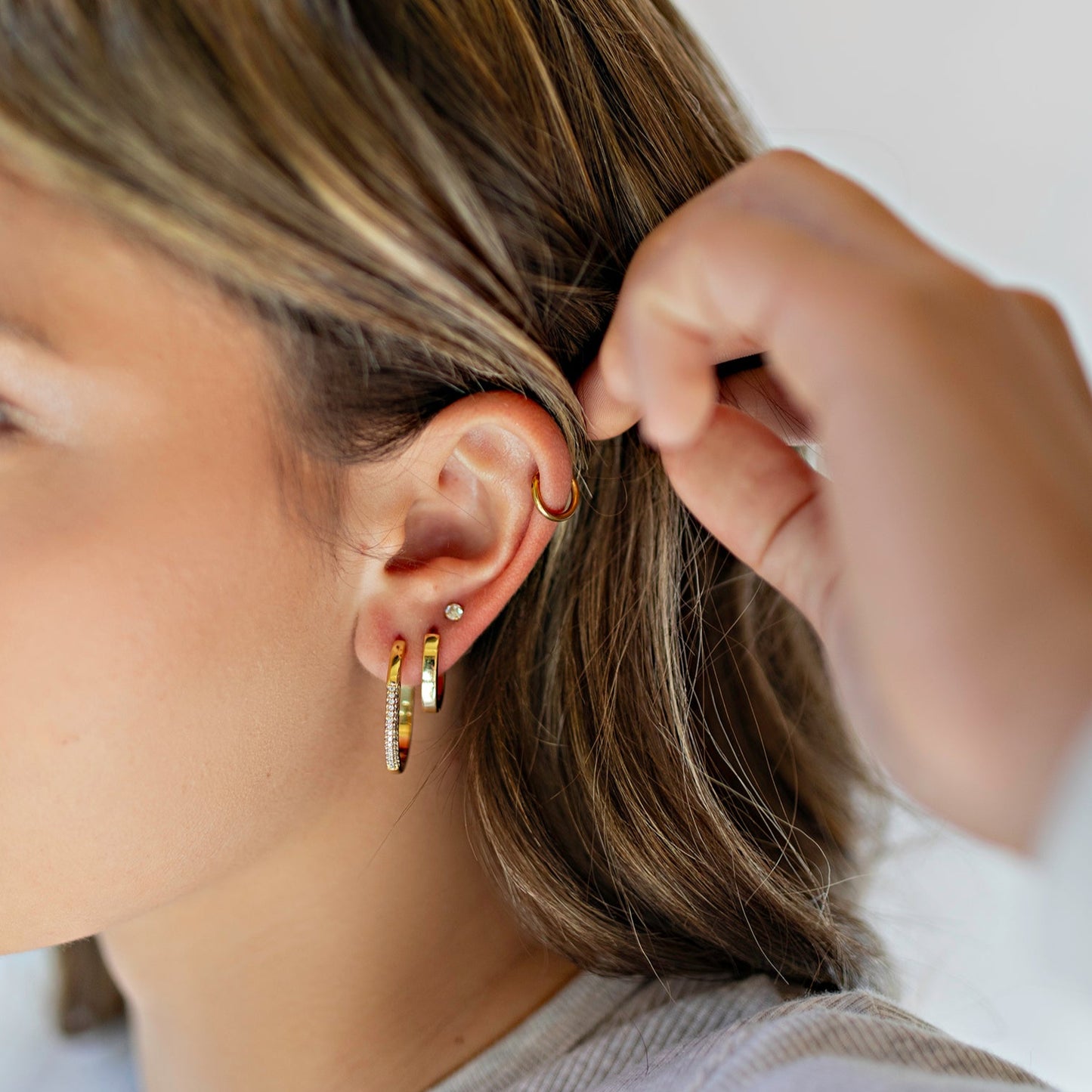 Gold hinge hoop earrings