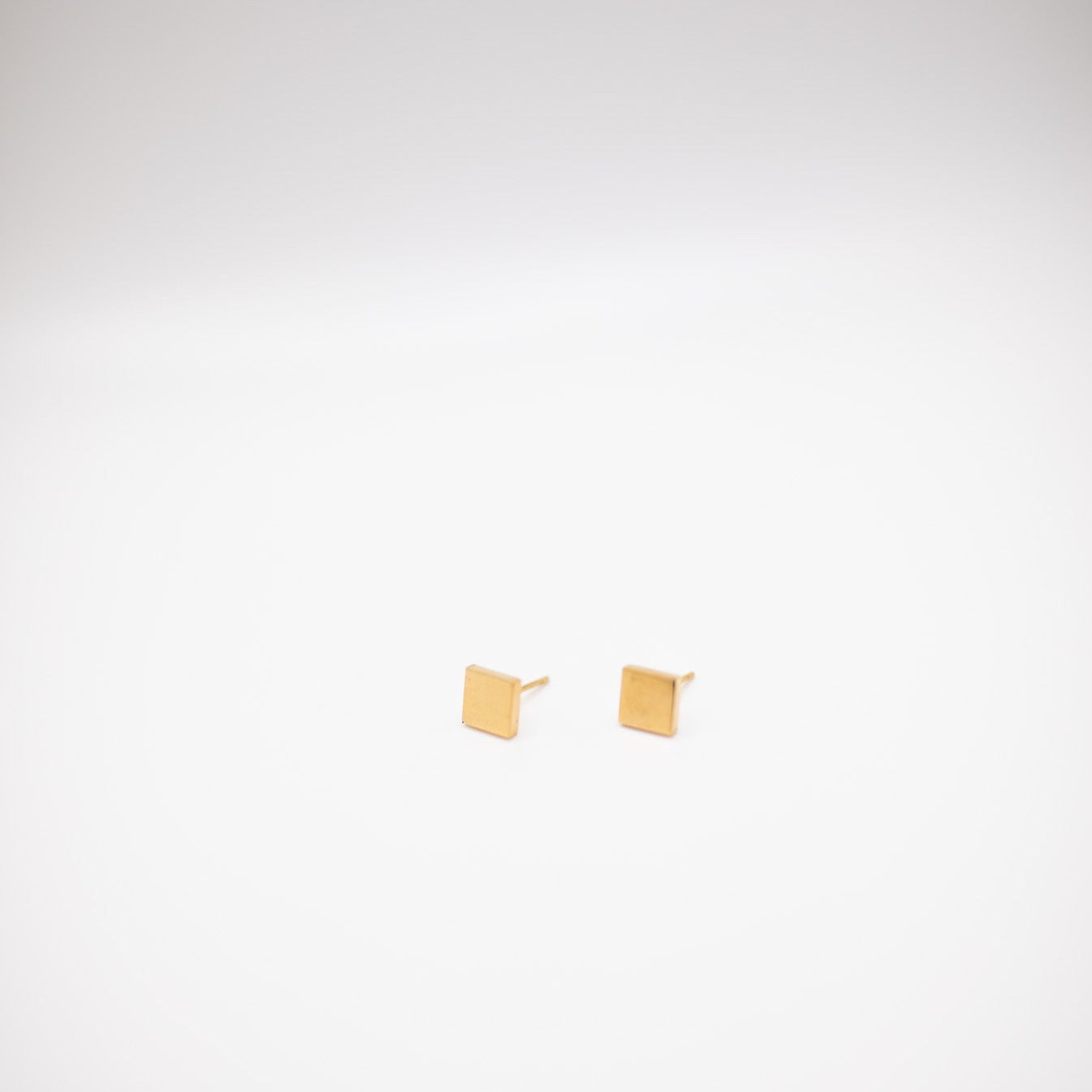 Mini gold square stud earrings