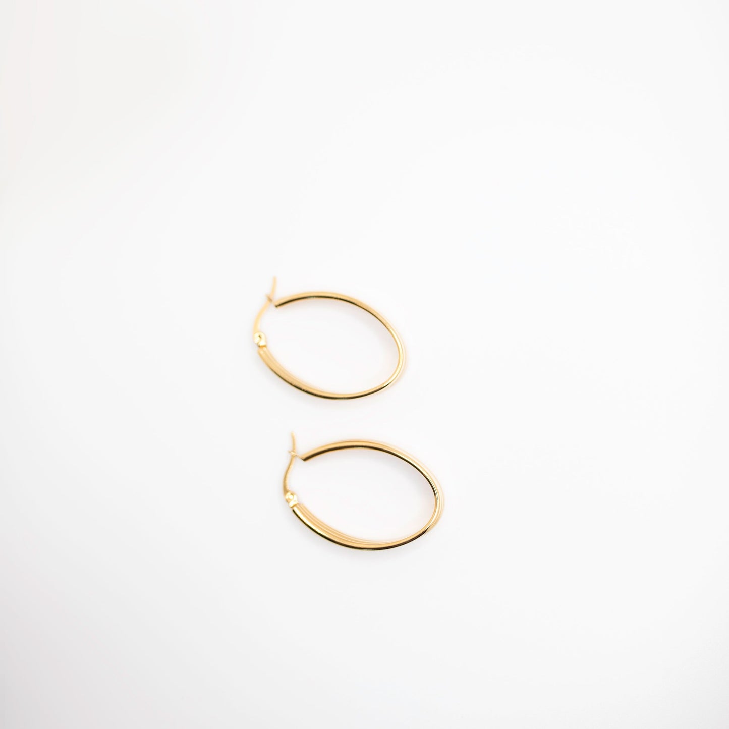 Gold Earrings with hinge clasp