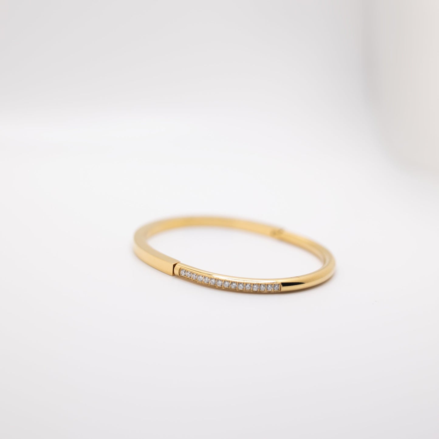 tarnish proof gold bracelet with sparkle