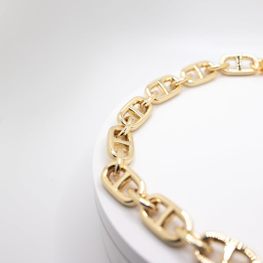 gold chain necklace and bracelet